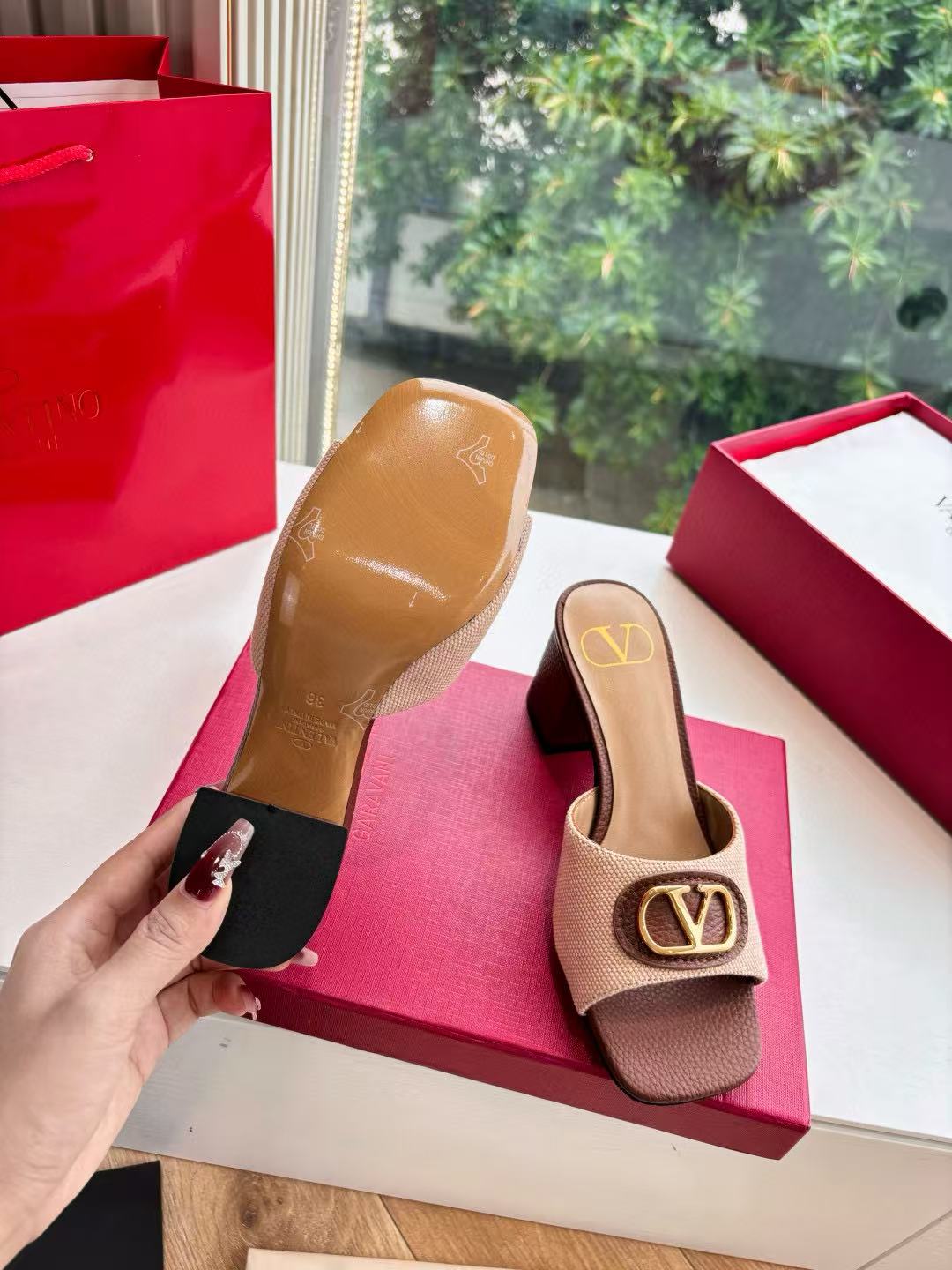 VALENT1NO 高品質メタルバックルハイヒール【50％割引+送料無料】