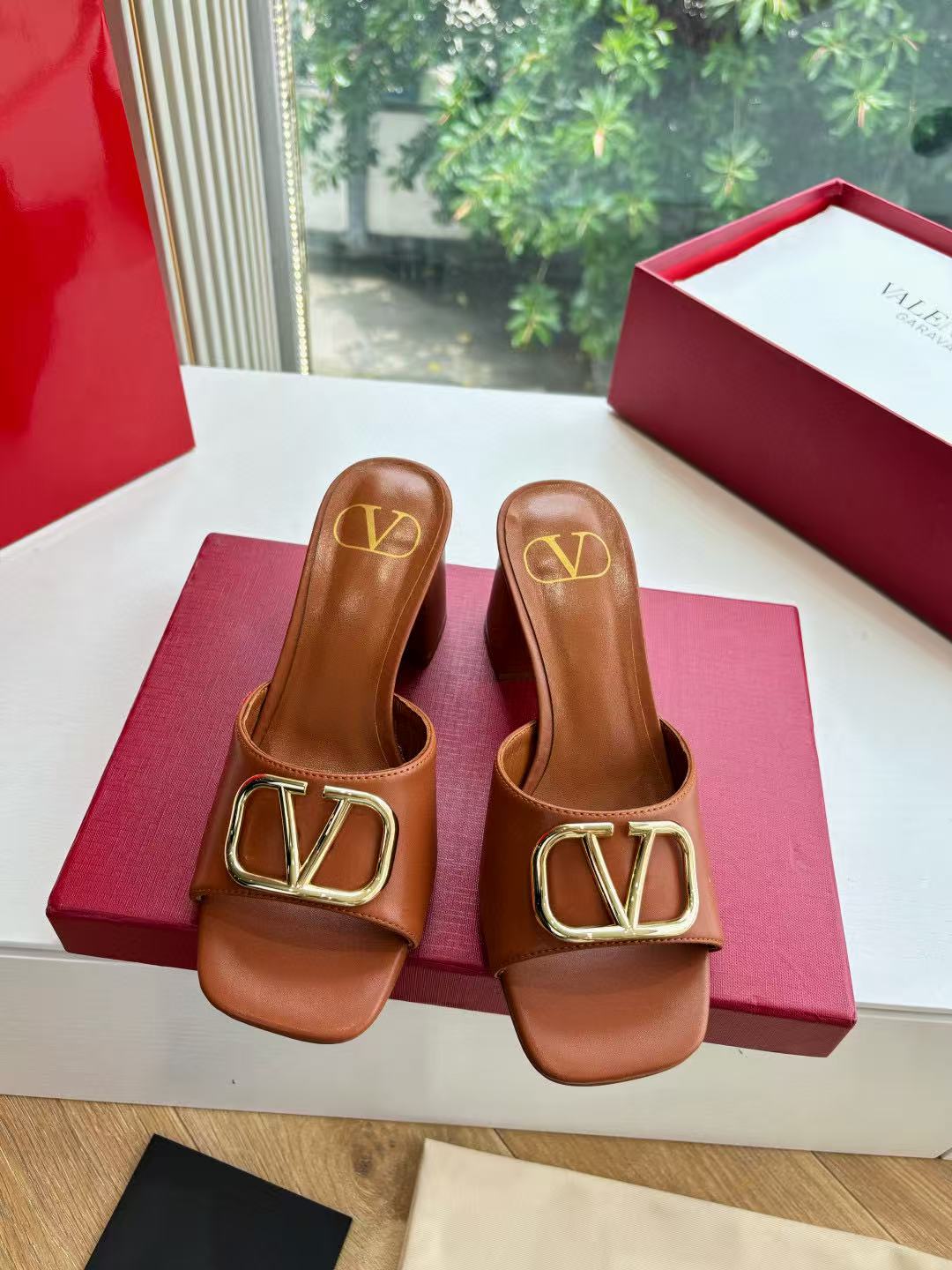 VALENT1NO 高品質シンプルVバックルハイヒール【50％割引+送料無料】