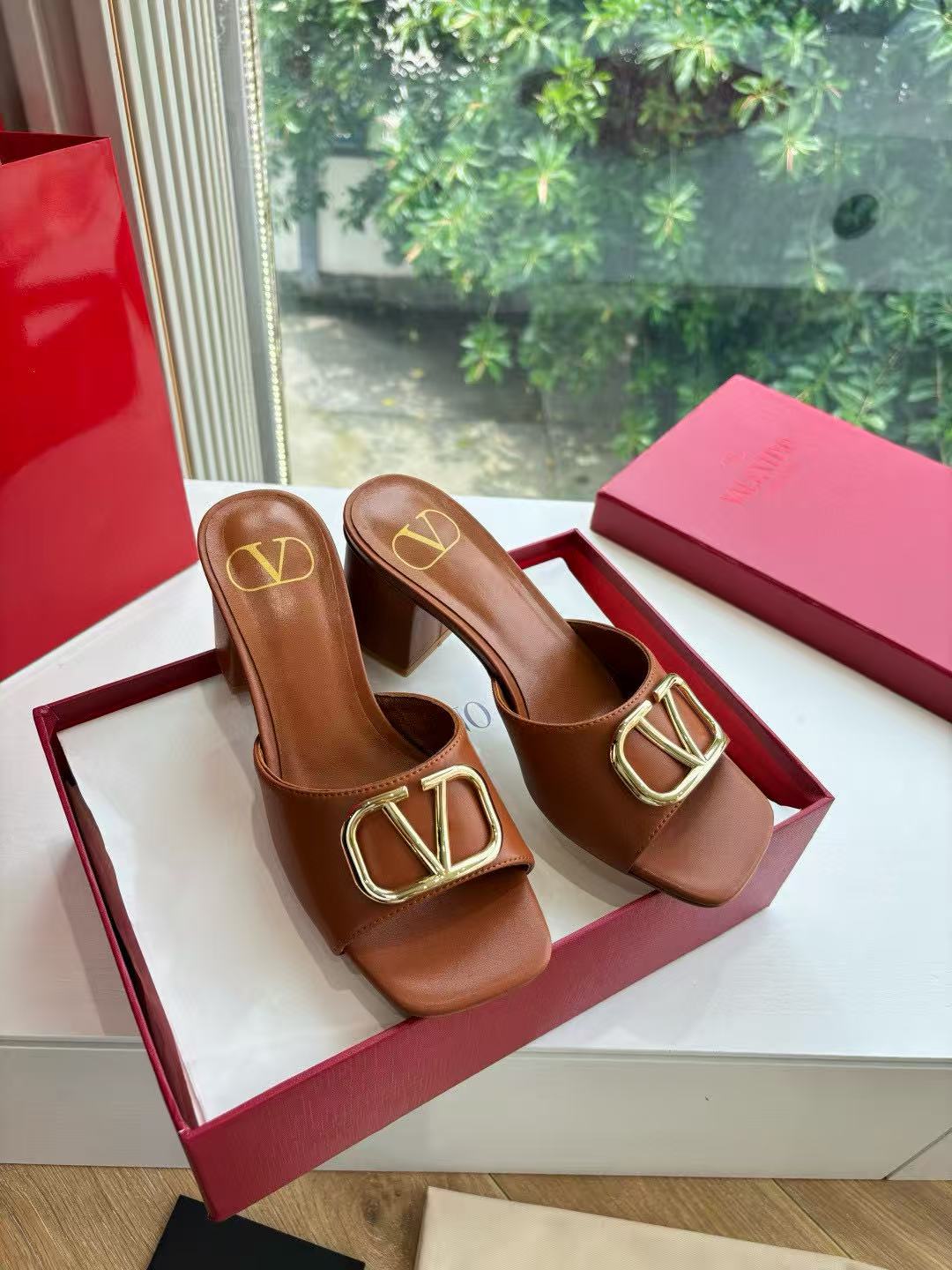 VALENT1NO 高品質シンプルVバックルハイヒール【50％割引+送料無料】