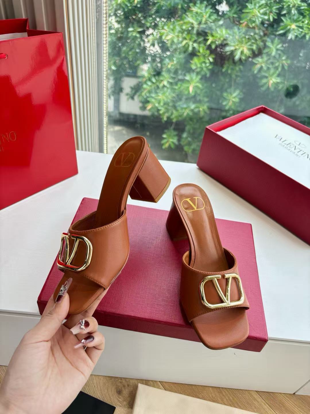 VALENT1NO 高品質シンプルVバックルハイヒール【50％割引+送料無料】