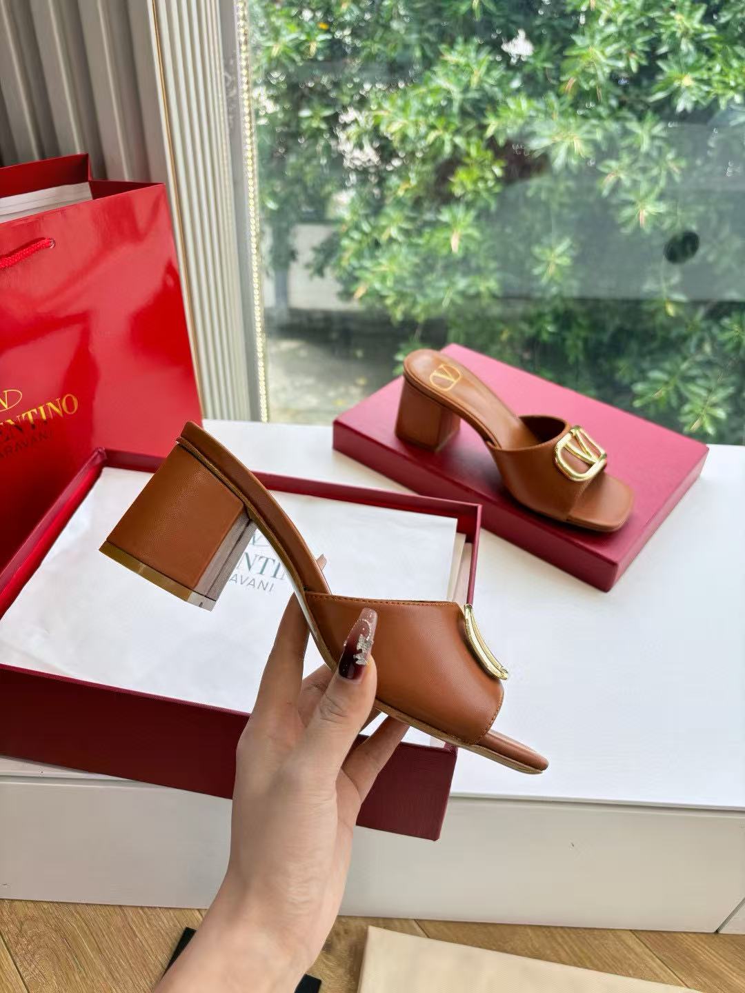 VALENT1NO 高品質シンプルVバックルハイヒール【50％割引+送料無料】