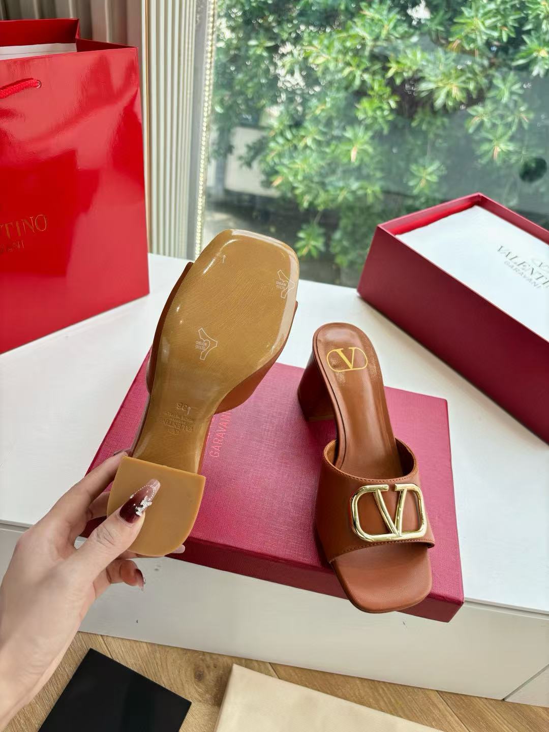 VALENT1NO 高品質シンプルVバックルハイヒール【50％割引+送料無料】