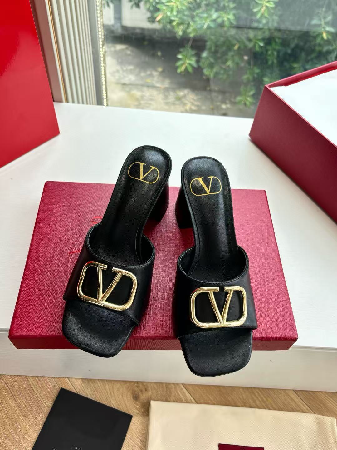 VALENT1NO 高品質シンプルVバックルハイヒール【50％割引+送料無料】