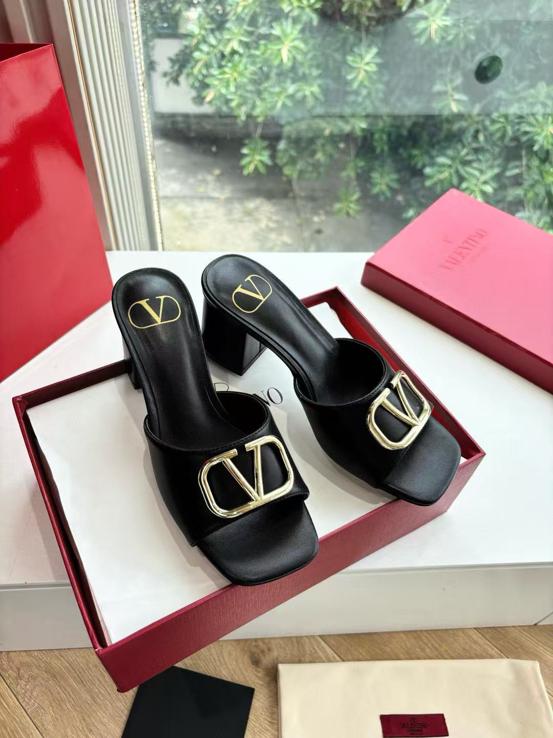 VALENT1NO 高品質シンプルVバックルハイヒール【50％割引+送料無料】