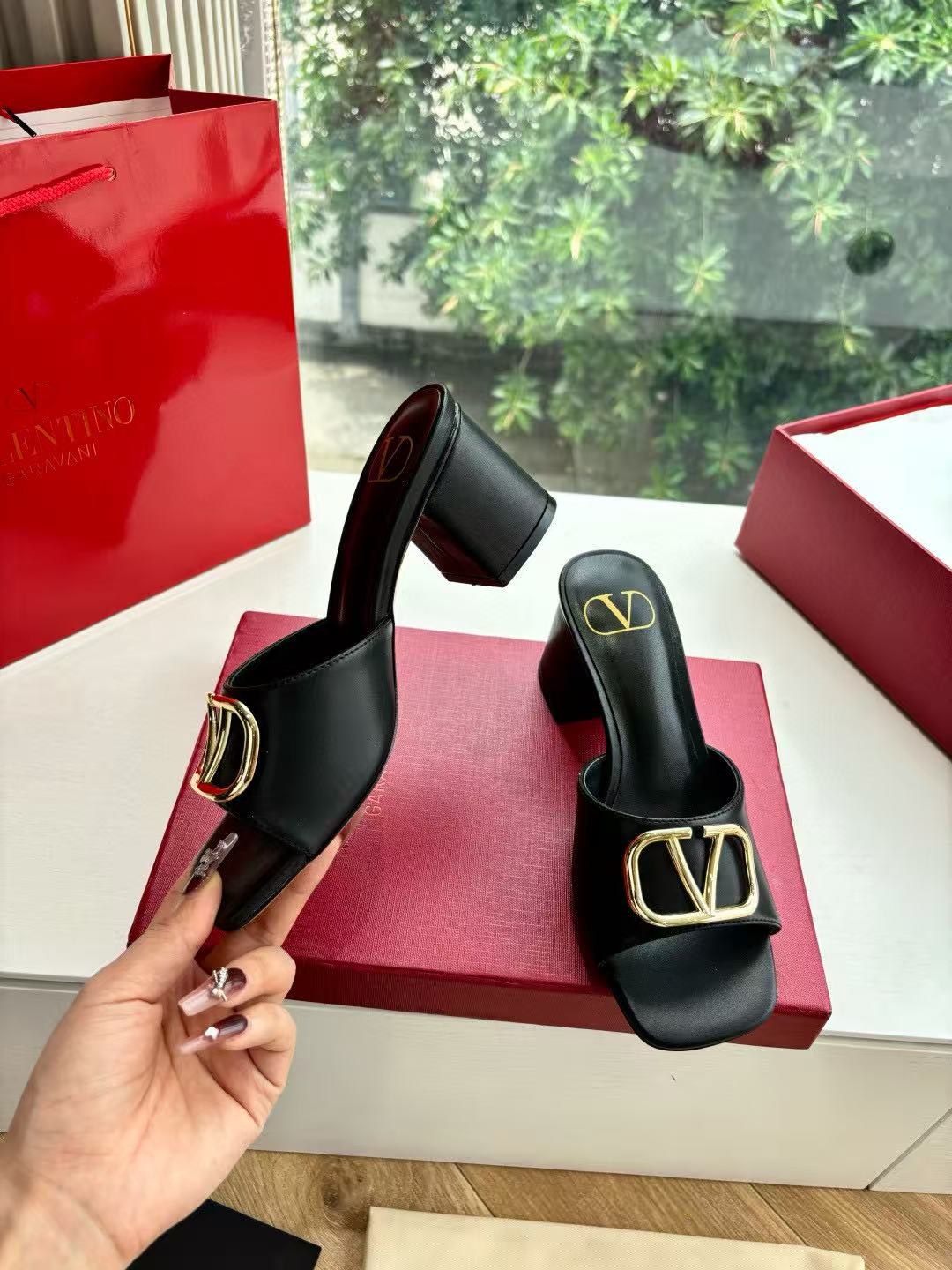 VALENT1NO 高品質シンプルVバックルハイヒール【50％割引+送料無料】