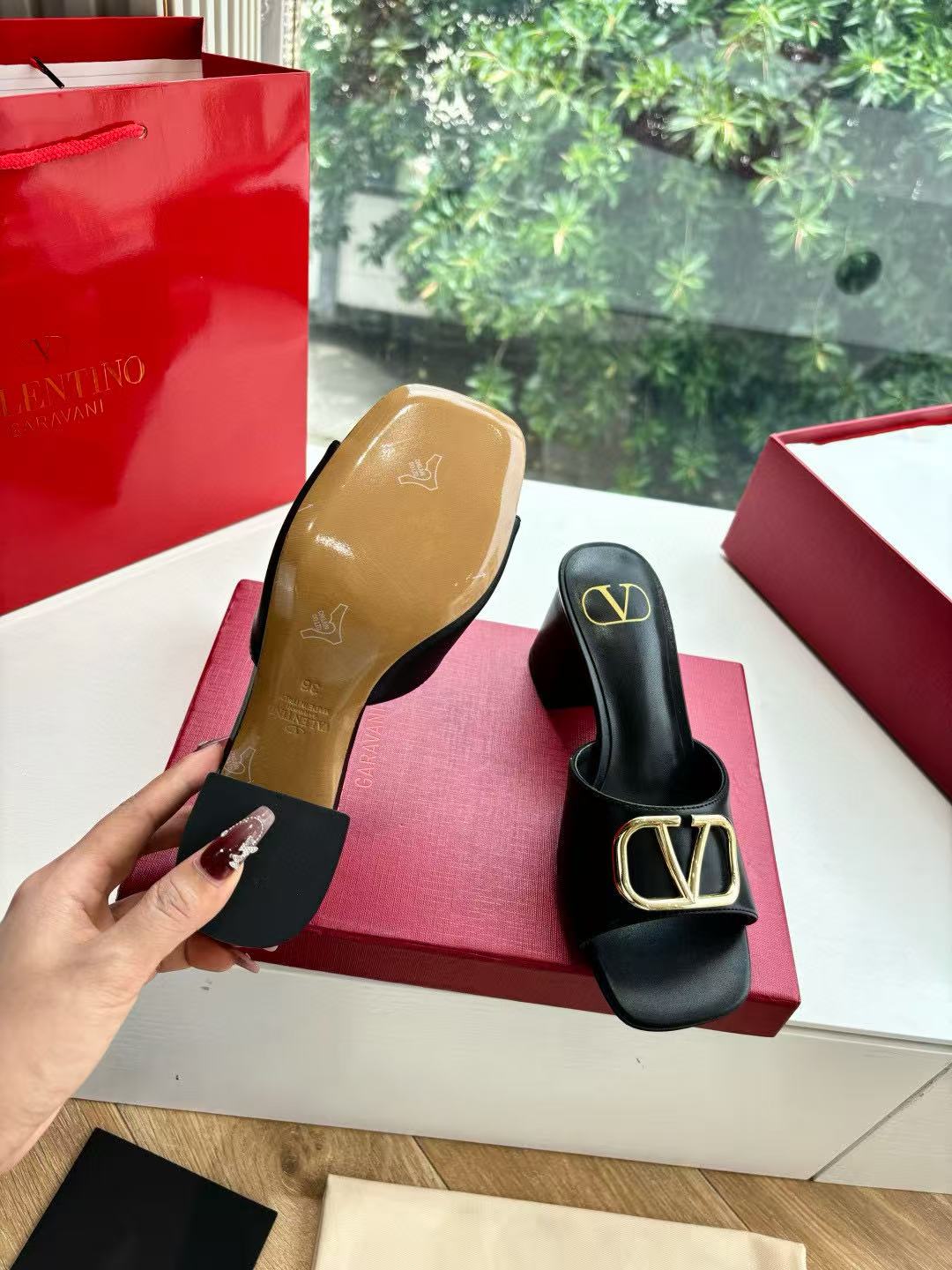 VALENT1NO 高品質シンプルVバックルハイヒール【50％割引+送料無料】