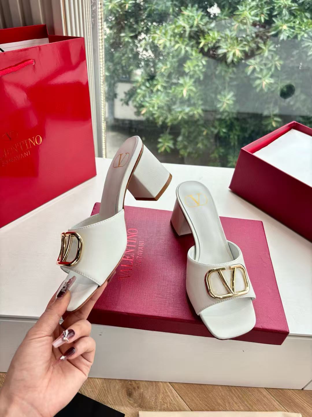 VALENT1NO 高品質シンプルVバックルハイヒール【50％割引+送料無料】