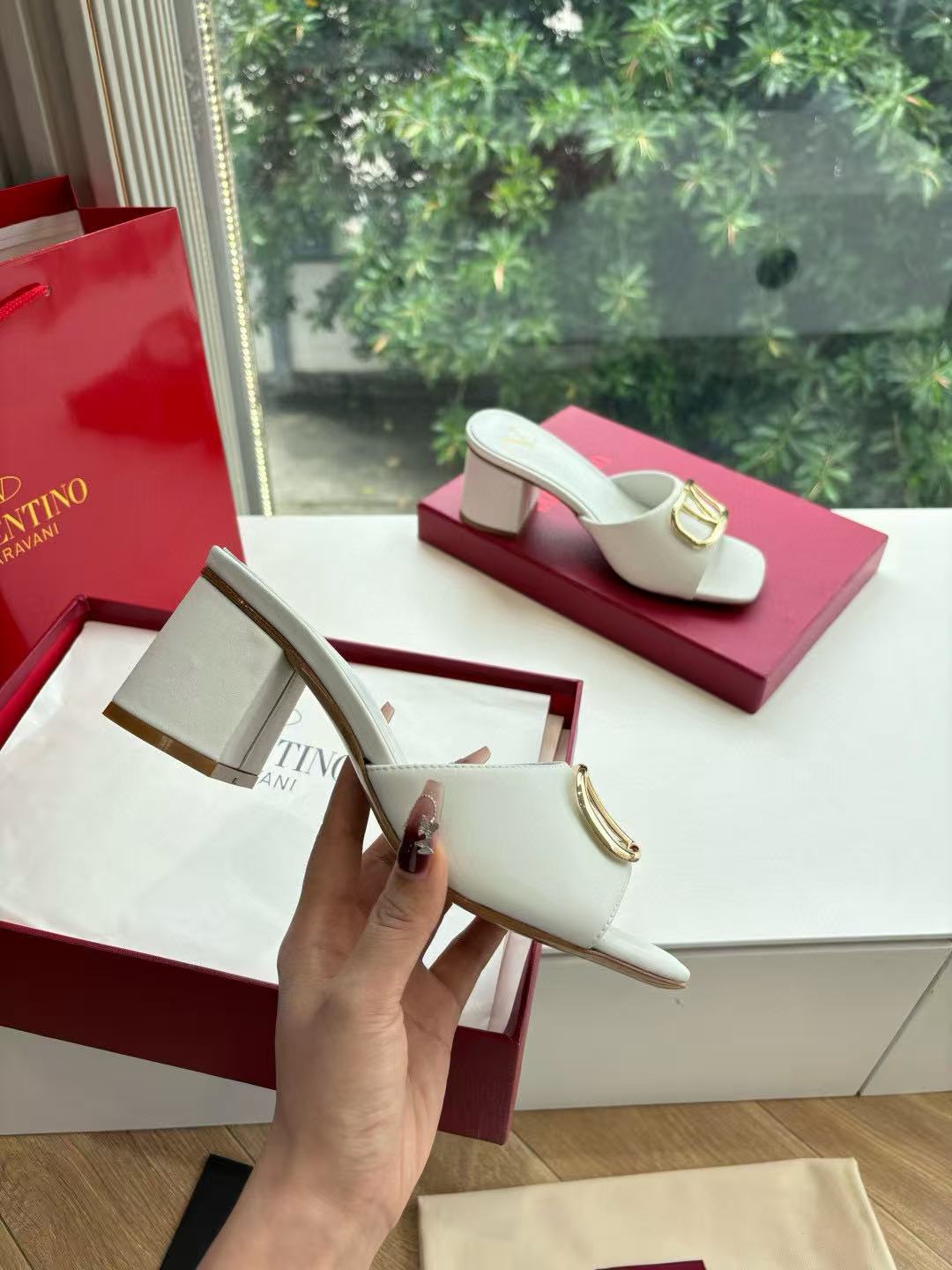 VALENT1NO 高品質シンプルVバックルハイヒール【50％割引+送料無料】