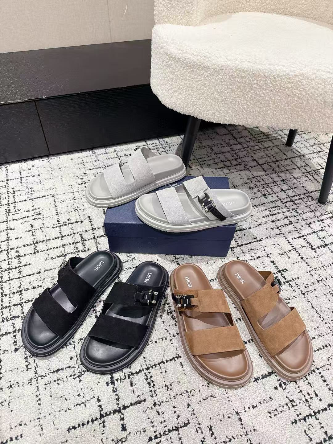 DI0Rの高品質シンプルメンズスリッパ【50％割引+送料無料】