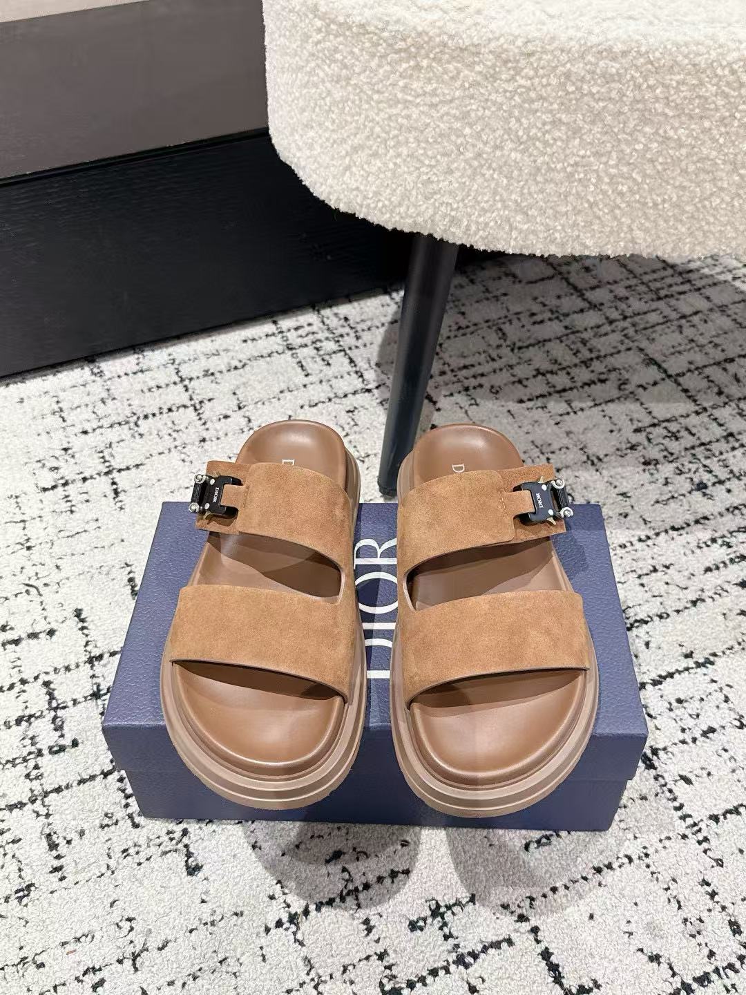 DI0Rの高品質シンプルメンズスリッパ【50％割引+送料無料】