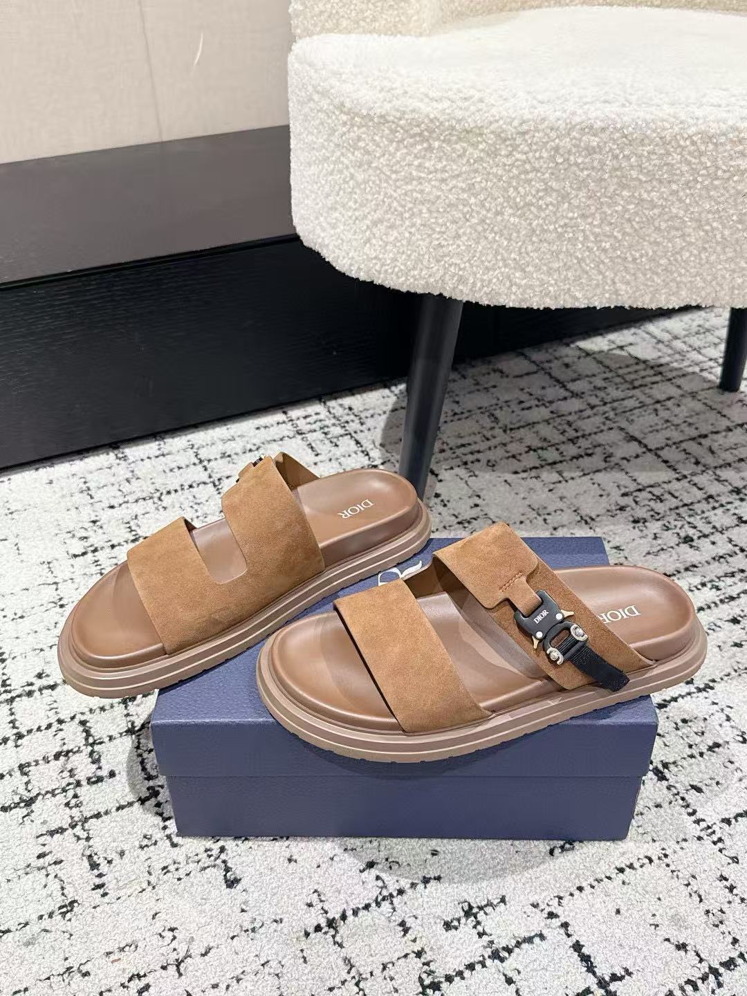 DI0Rの高品質シンプルメンズスリッパ【50％割引+送料無料】