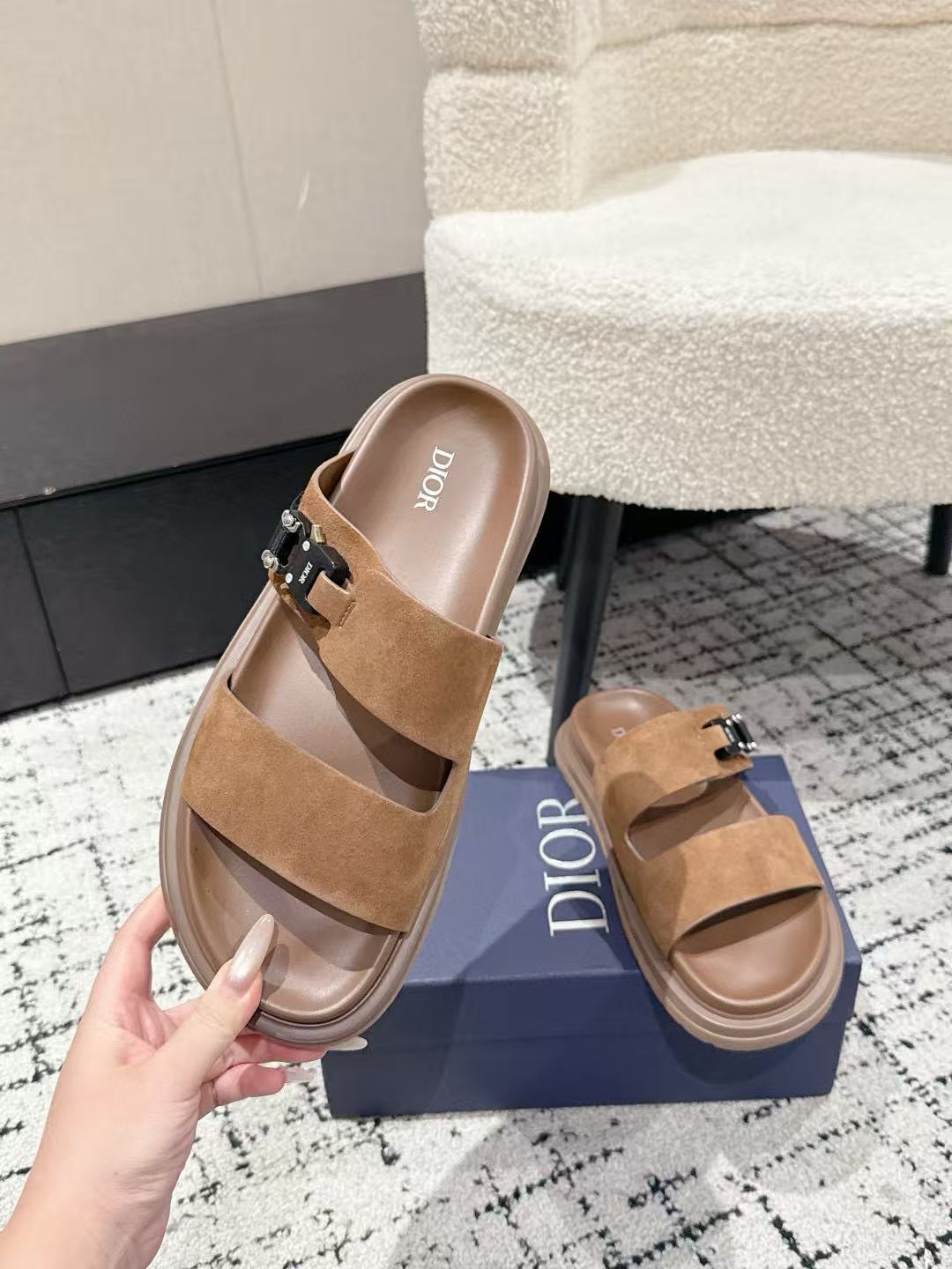 DI0Rの高品質シンプルメンズスリッパ【50％割引+送料無料】