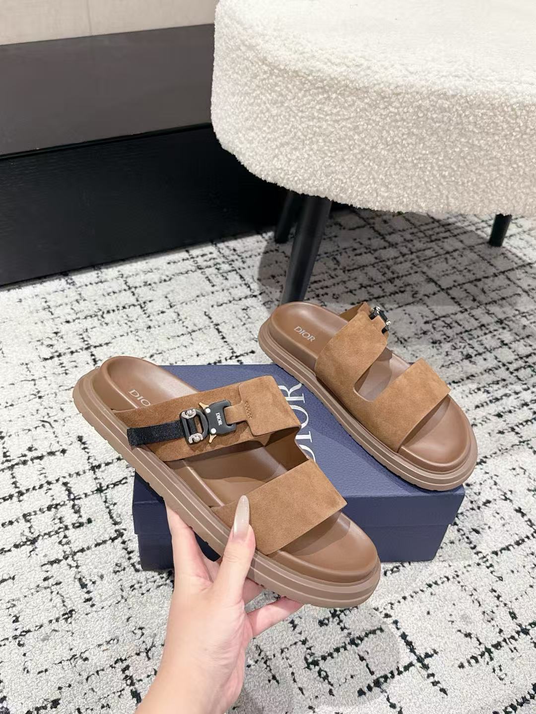 DI0Rの高品質シンプルメンズスリッパ【50％割引+送料無料】