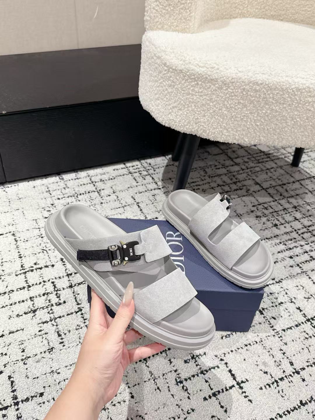 DI0Rの高品質シンプルメンズスリッパ【50％割引+送料無料】