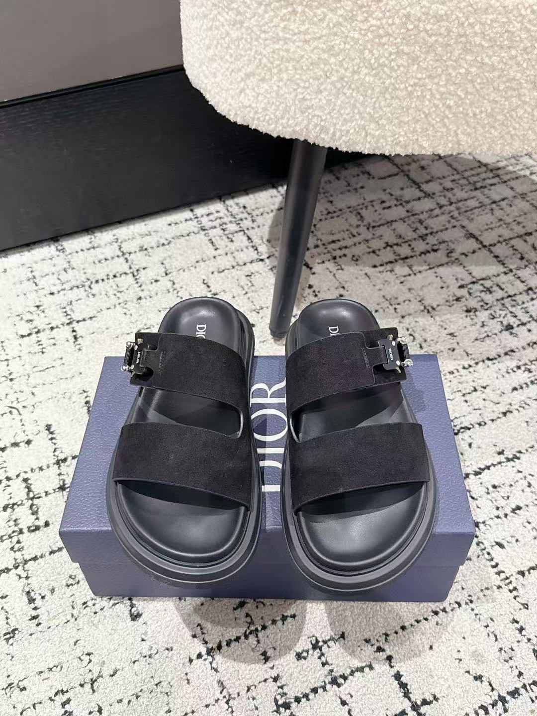 DI0Rの高品質シンプルメンズスリッパ【50％割引+送料無料】