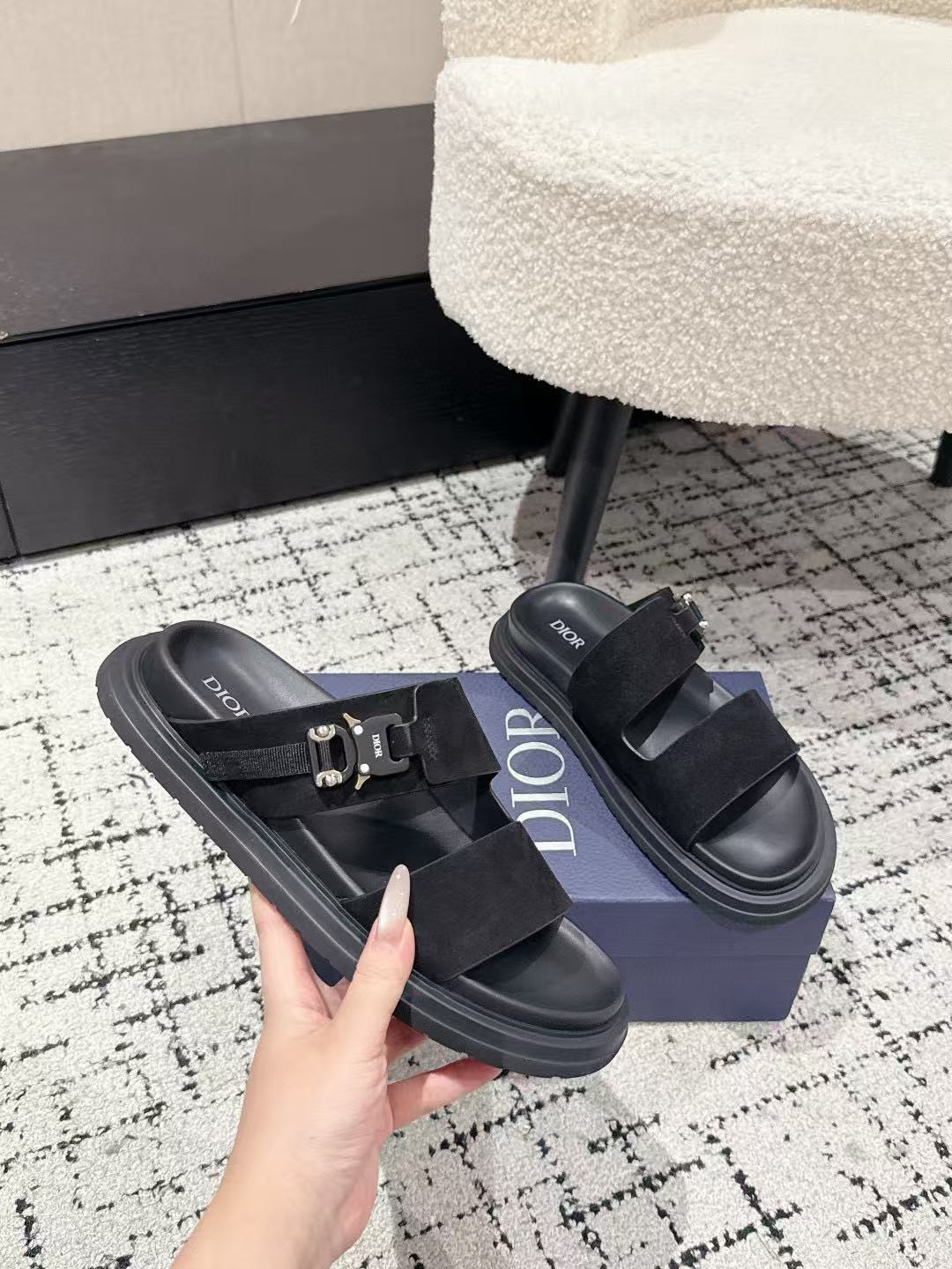 DI0Rの高品質シンプルメンズスリッパ【50％割引+送料無料】