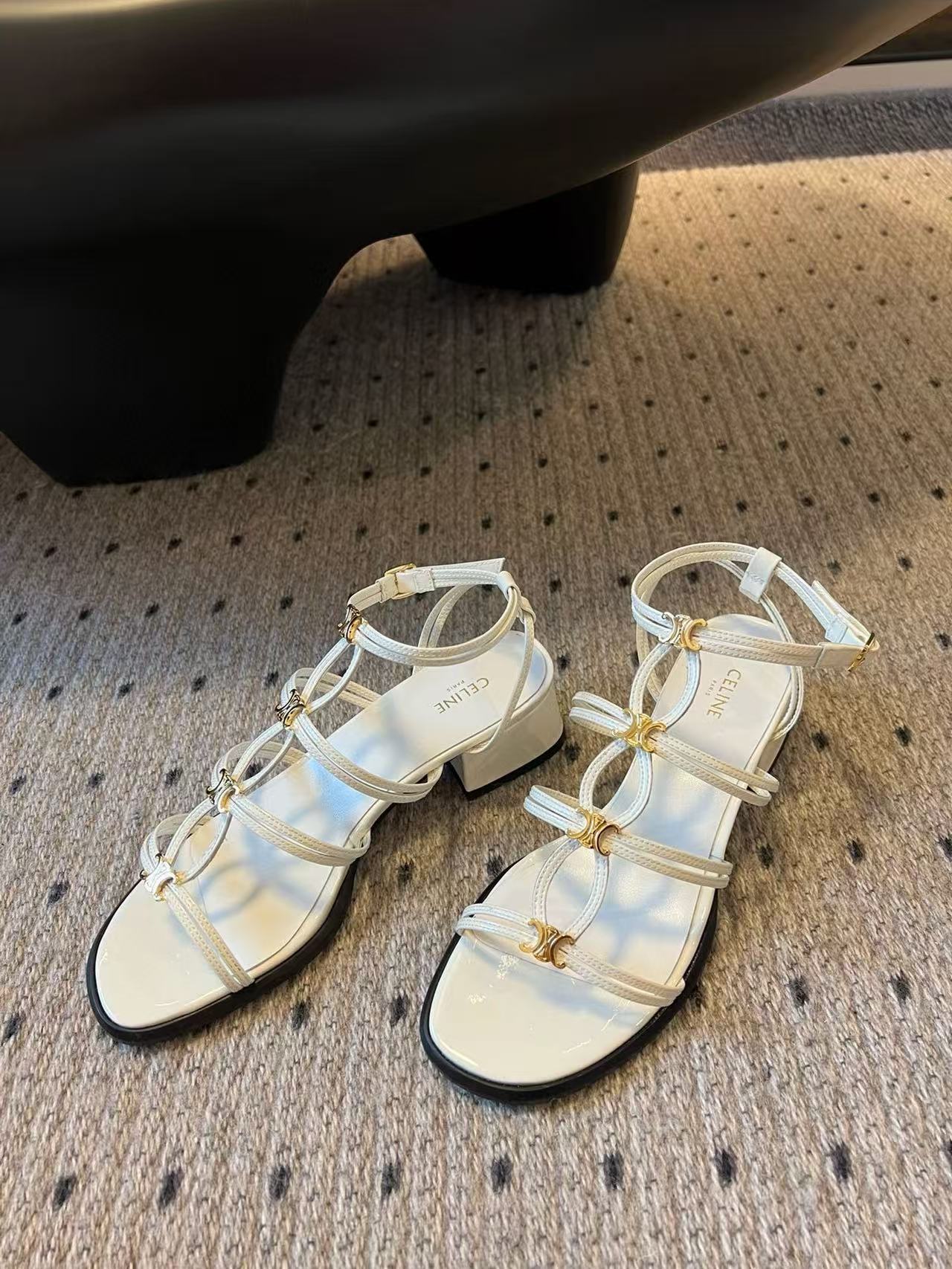 CEL1NEの高品質凱旋門ローヒールサンダル【50％割引+送料無料】