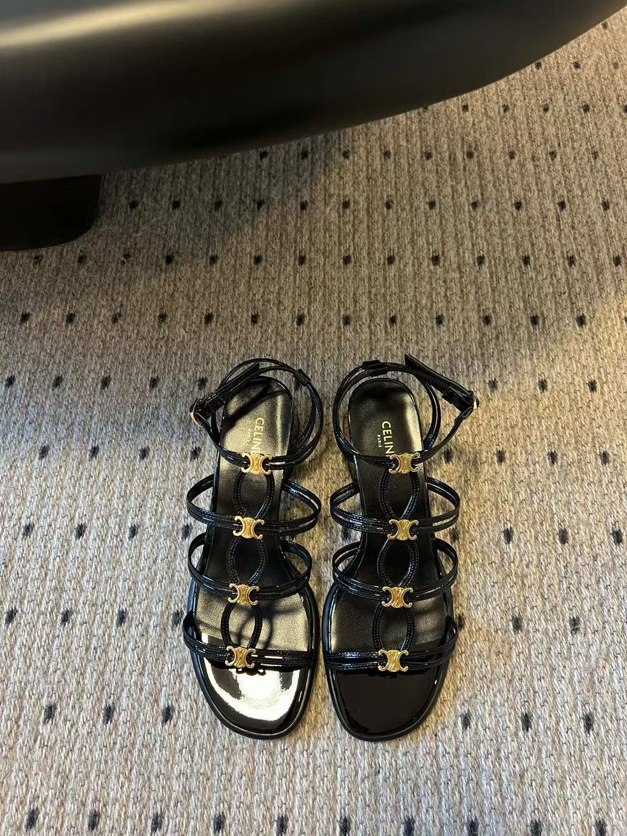 CEL1NEの高品質凱旋門ローヒールサンダル【50％割引+送料無料】