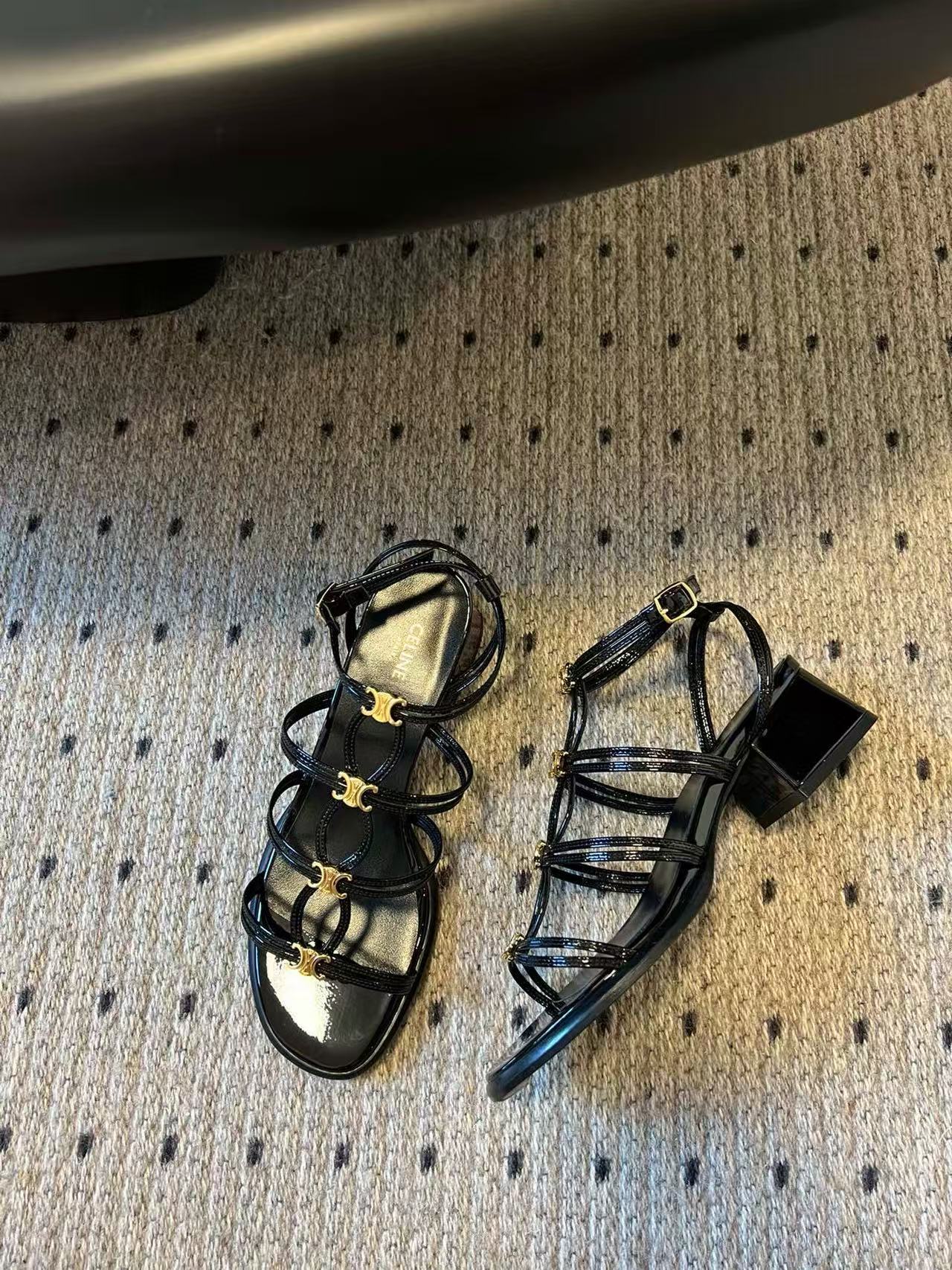 CEL1NEの高品質凱旋門ローヒールサンダル【50％割引+送料無料】