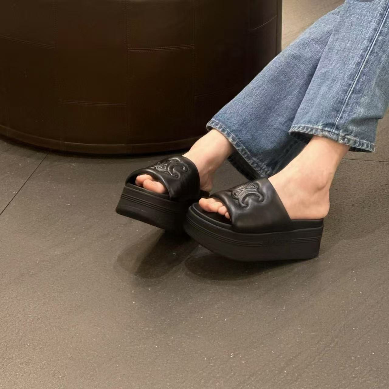 CEL1NEの高品質凱旋門厚底スリッパ【50％割引+送料無料】