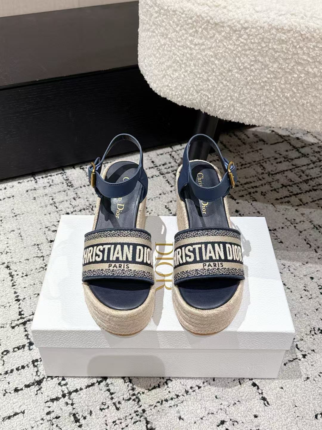 DI0Rの高品質織りサンダル【50％割引+送料無料】