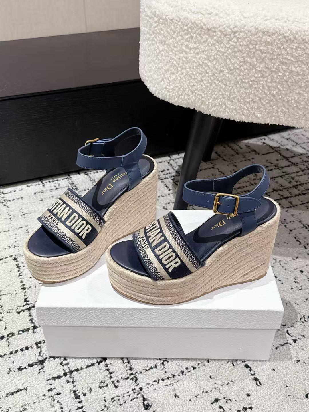 DI0Rの高品質織りサンダル【50％割引+送料無料】