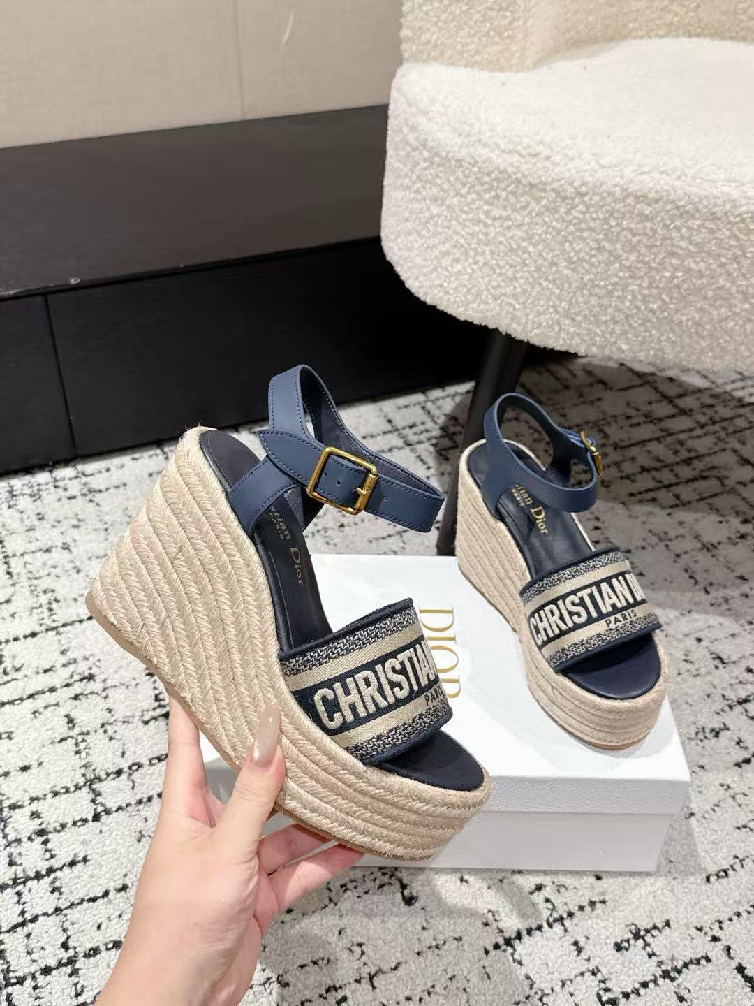 DI0Rの高品質織りサンダル【50％割引+送料無料】