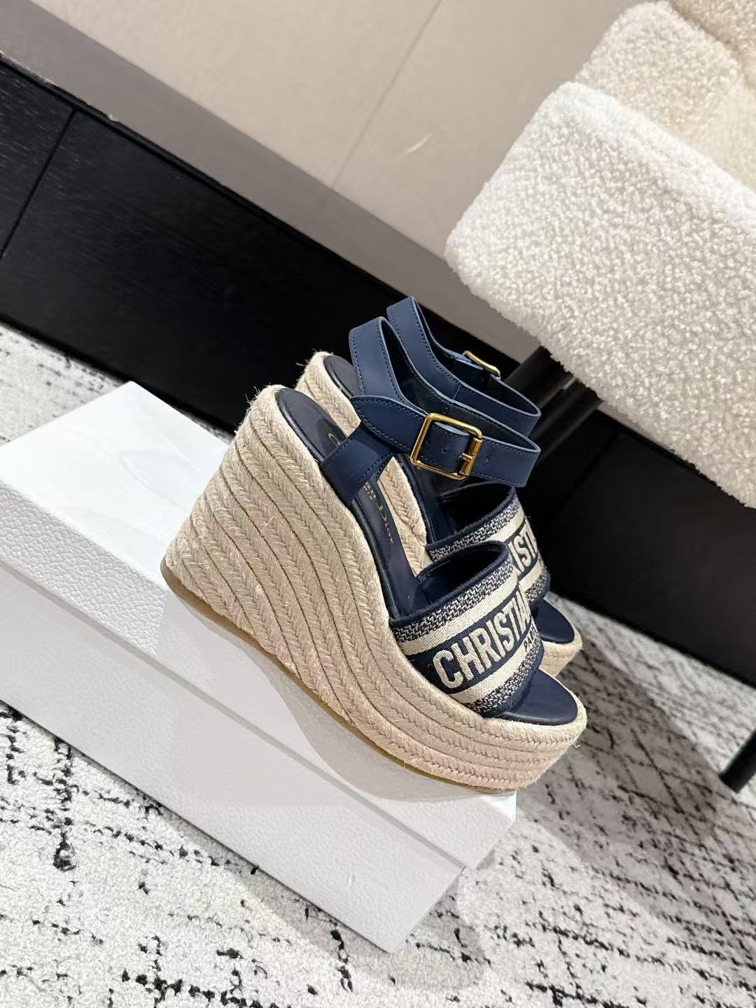 DI0Rの高品質織りサンダル【50％割引+送料無料】