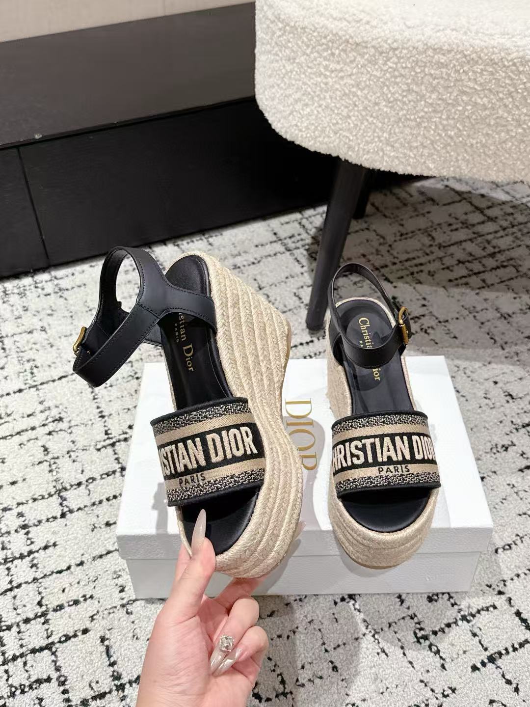 DI0Rの高品質織りサンダル【50％割引+送料無料】