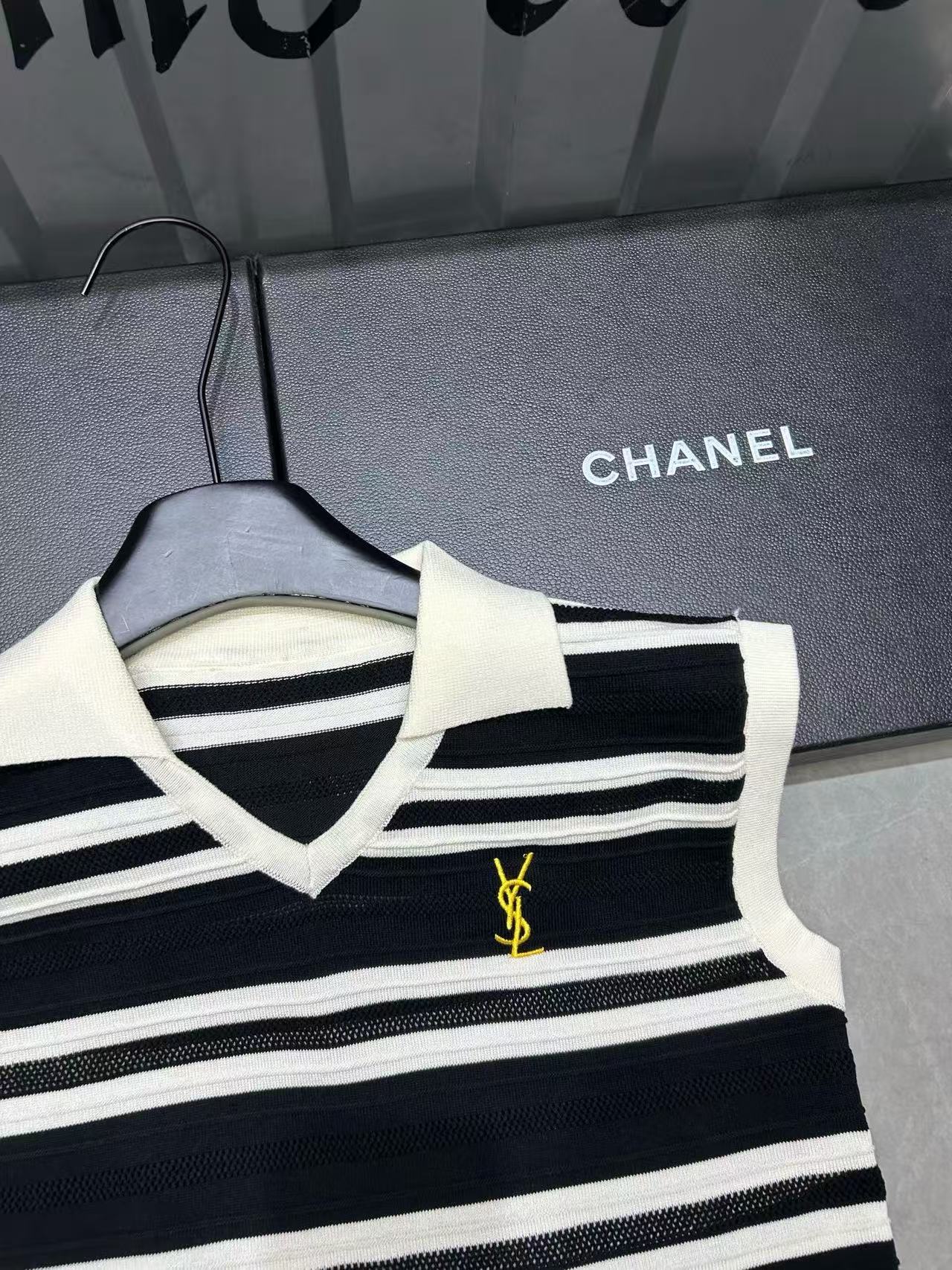 YSL ラペルストライプウールベスト【 50％割引+送料無料】