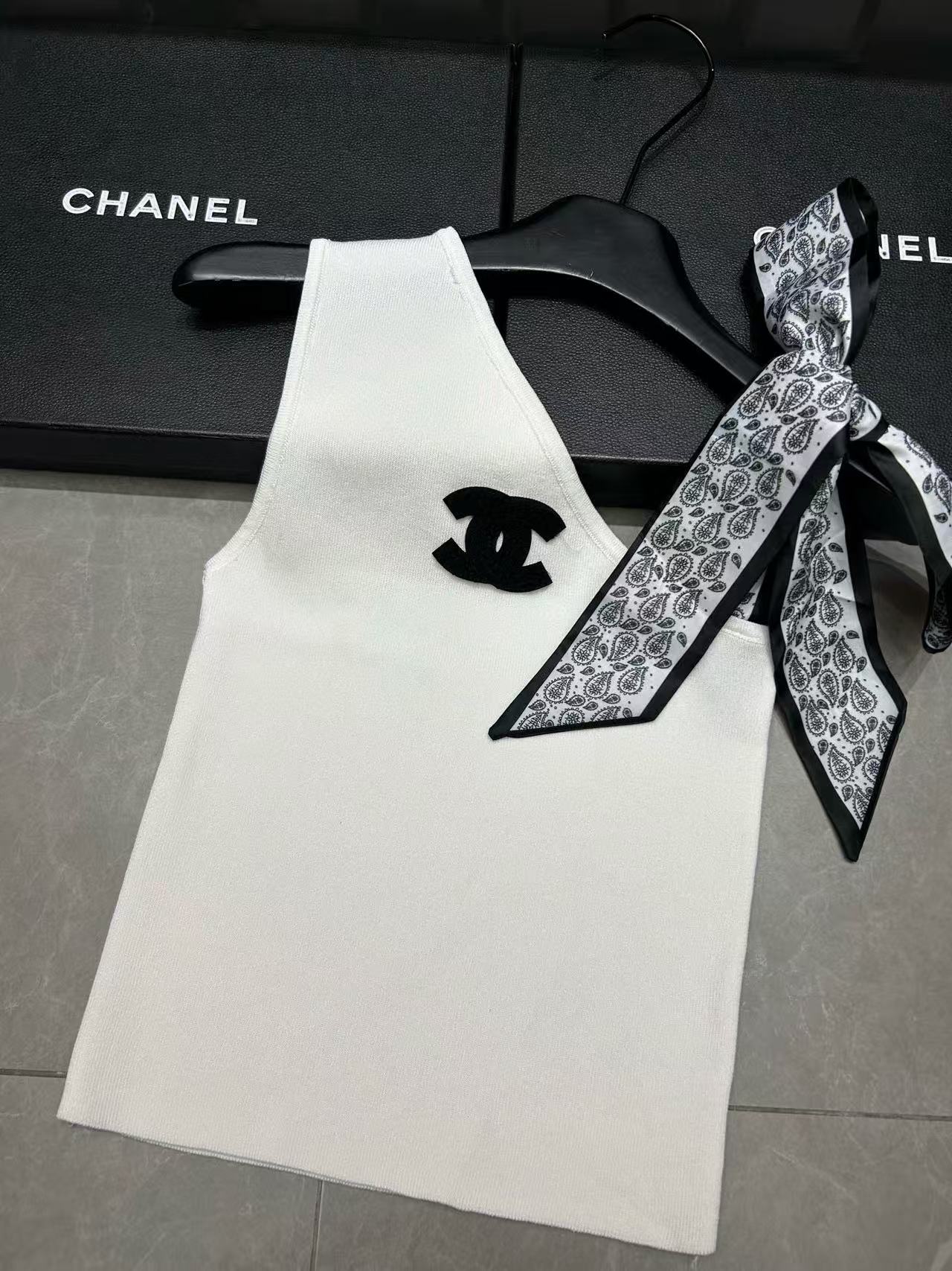 CHANE1 斜めショルダー ダブルCベスト【 50％割引+送料無料】