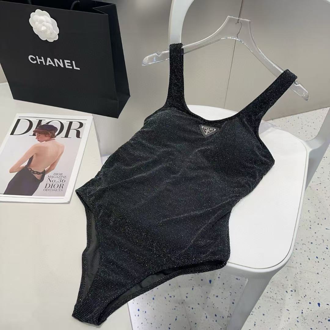 PR4DA トライアングルロゴワンピース水着【 50％割引+送料無料】