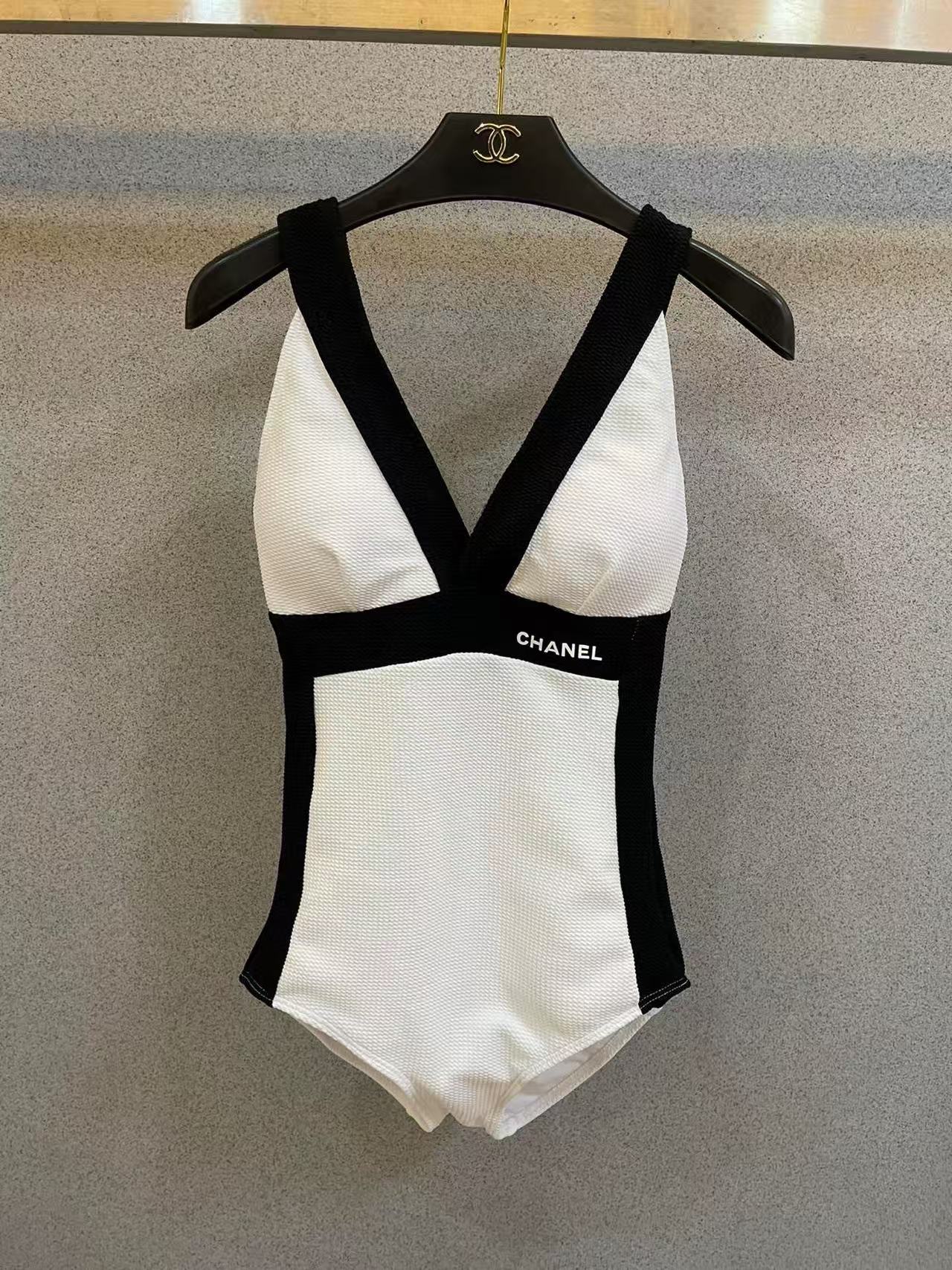 CHANE1 白黒文字ワンピース水着【 50％割引+送料無料】