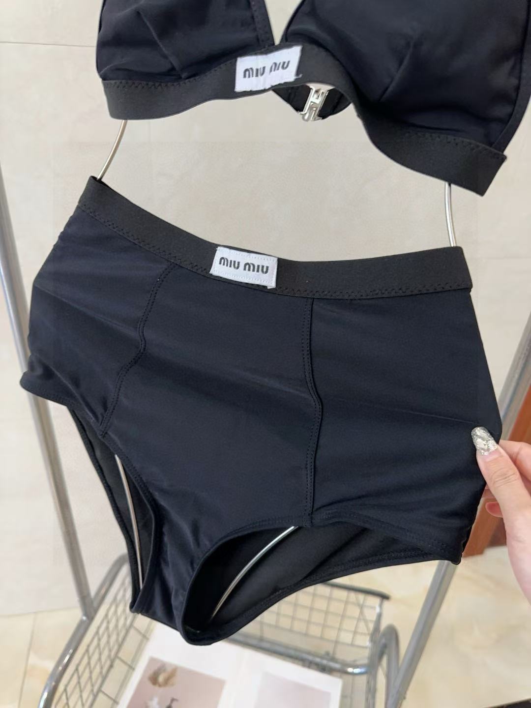 M1UM1U シンプルレタービキニ【 50％割引+送料無料】