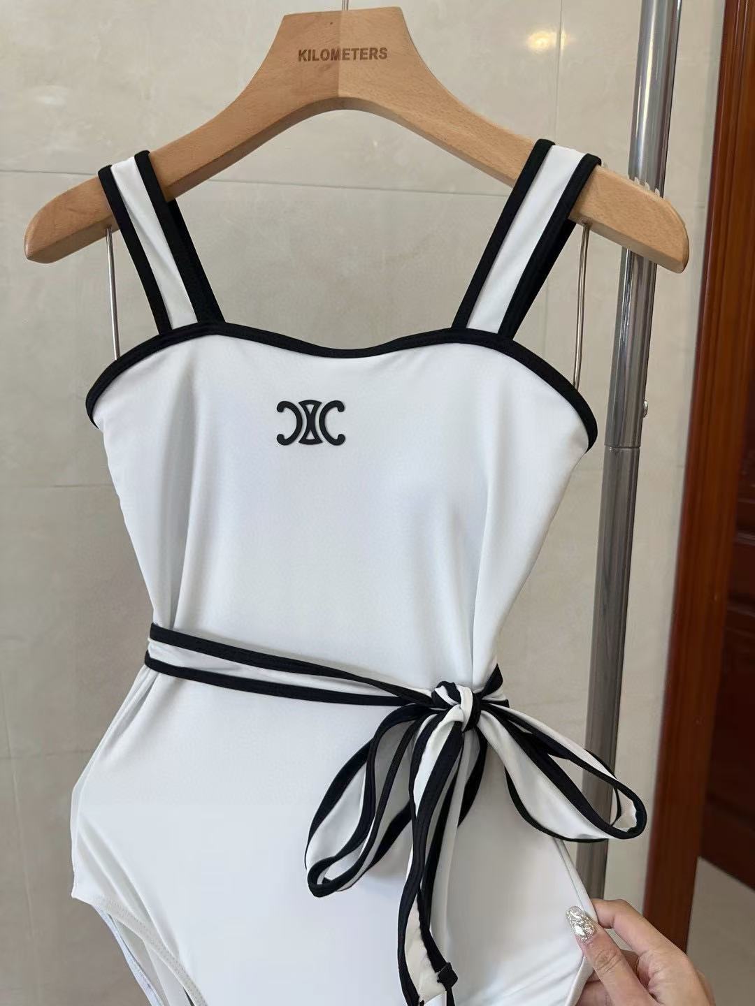 CEL1NE 凱旋門ワンピース水着【 50％割引+送料無料】