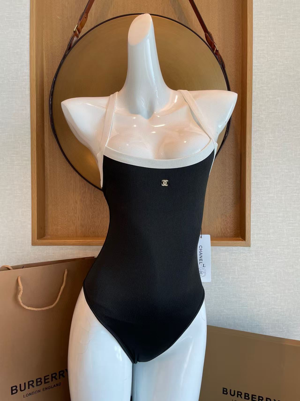 CHANE1 ダブルC シンプルワンピース水着【 50％割引+送料無料】