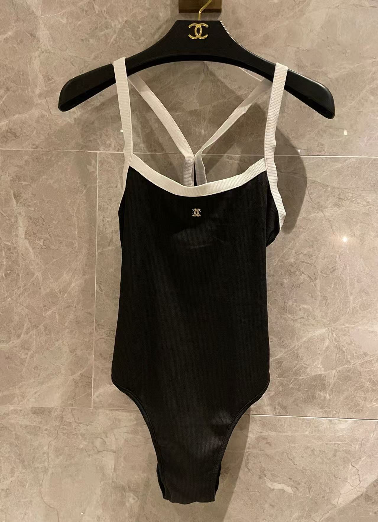 CHANE1 ダブルC シンプルワンピース水着【 50％割引+送料無料】