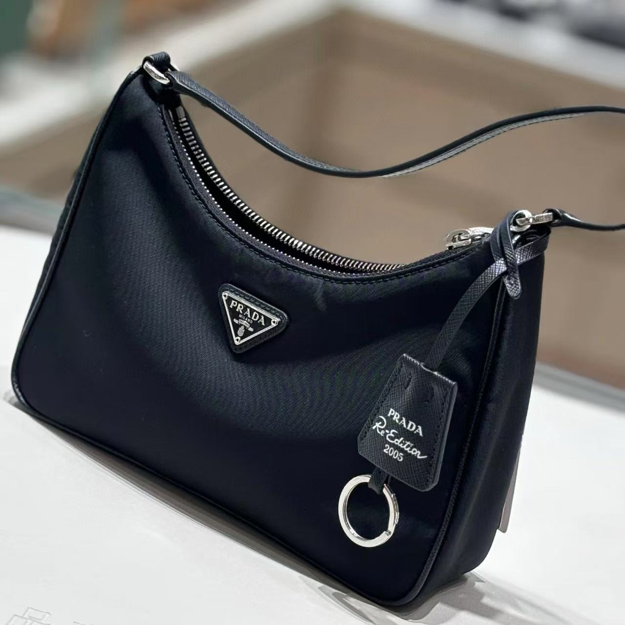 PR4DAチェーンアンダーアームバッグ【 50％割引+送料無料】