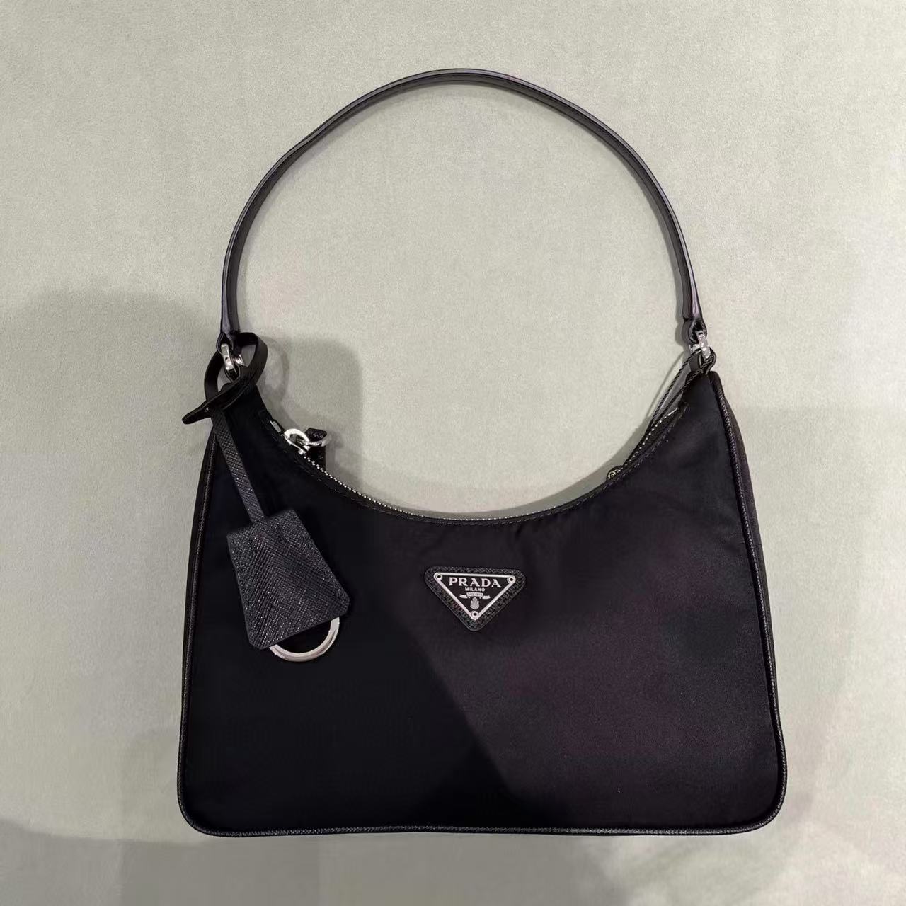 PR4DAチェーンアンダーアームバッグ【 50％割引+送料無料】