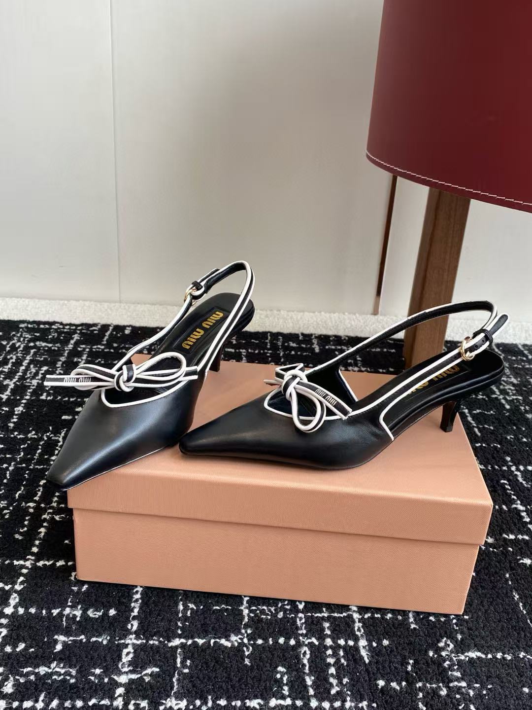 M1UM1U 高品質 蝶結び ローヒール シューズ【50％割引+送料無料】