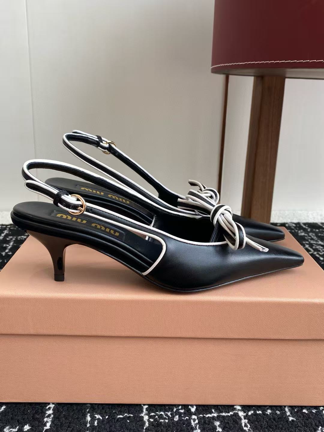 M1UM1U 高品質 蝶結び ローヒール シューズ【50％割引+送料無料】