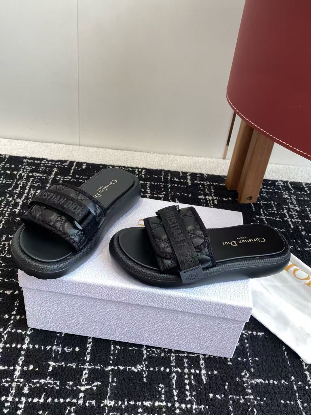 DI0Rの高品質ビーチスリッパ【50％割引+送料無料】