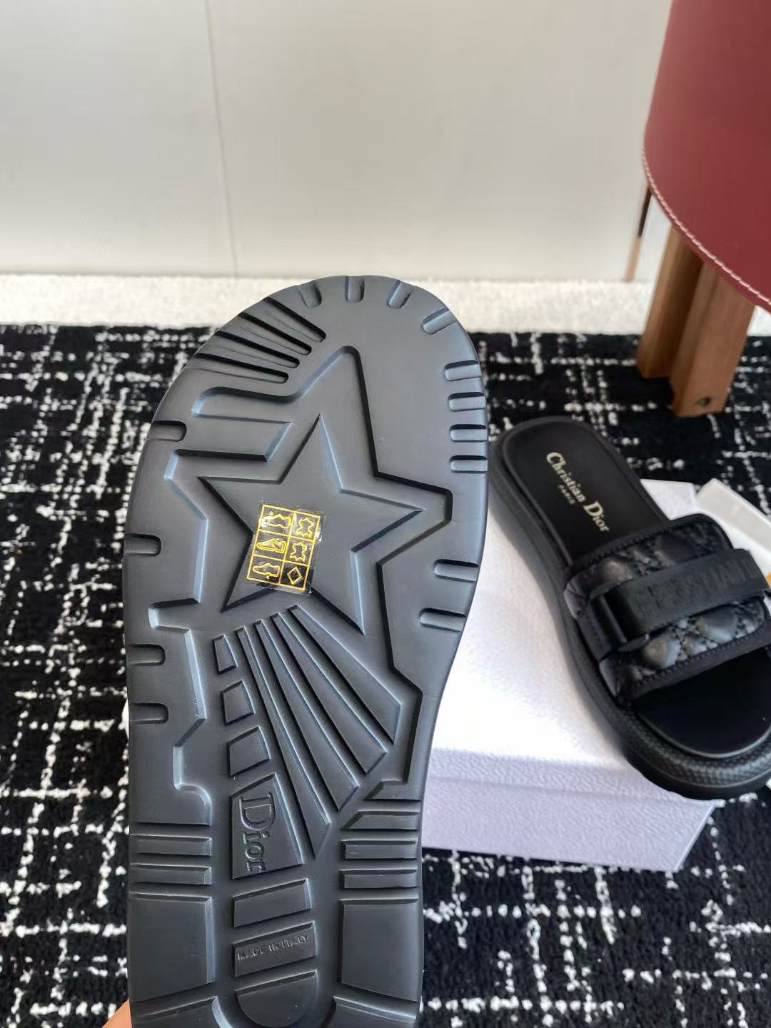 DI0Rの高品質ビーチスリッパ【50％割引+送料無料】