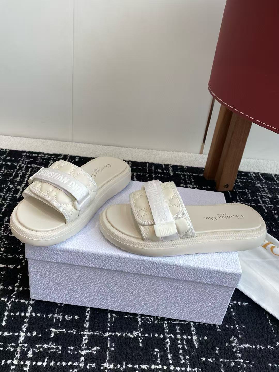 DI0Rの高品質ビーチスリッパ【50％割引+送料無料】