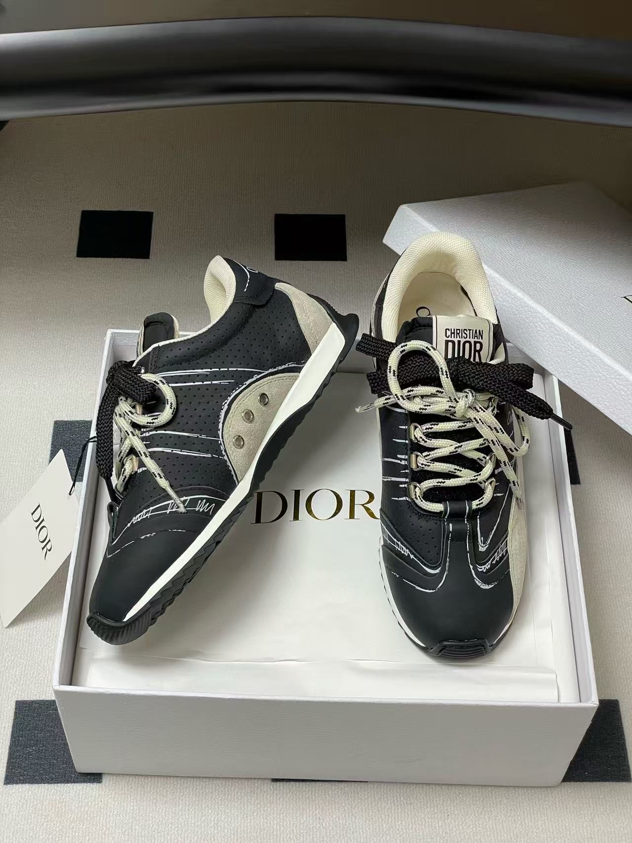 DI0Rの高品質カジュアルシューズ【50％割引+送料無料】