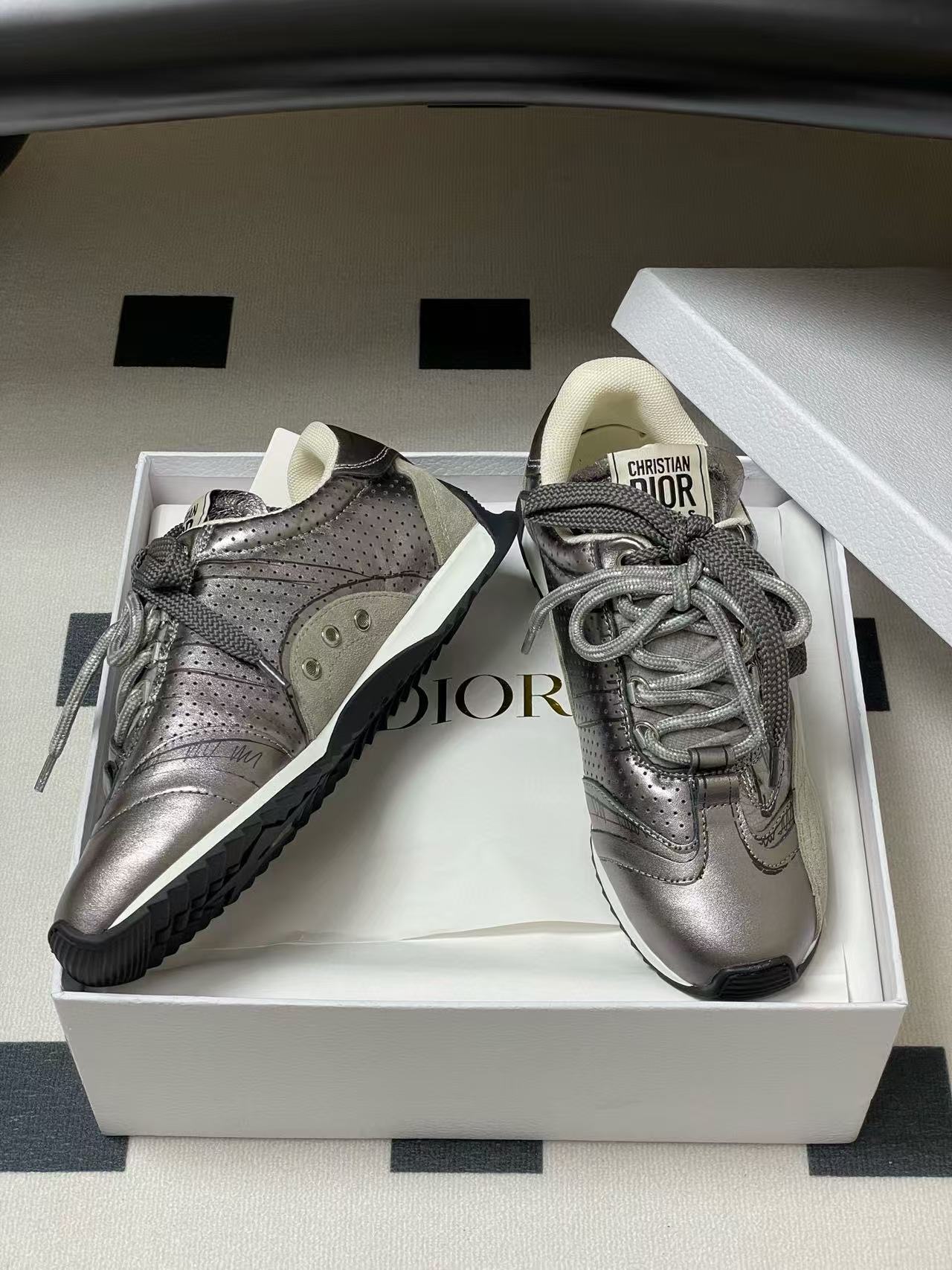 DI0Rの高品質カジュアルシューズ【50％割引+送料無料】