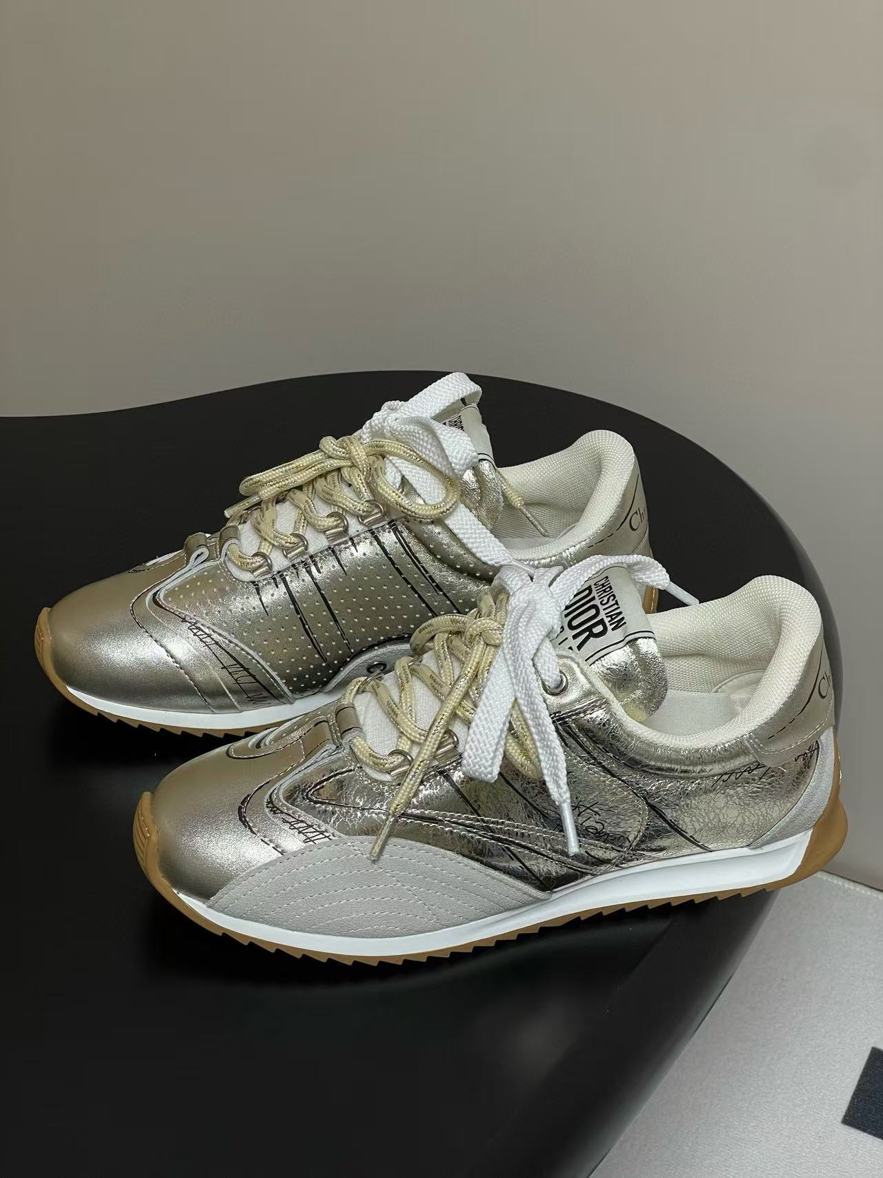 DI0Rの高品質カジュアルシューズ【50％割引+送料無料】