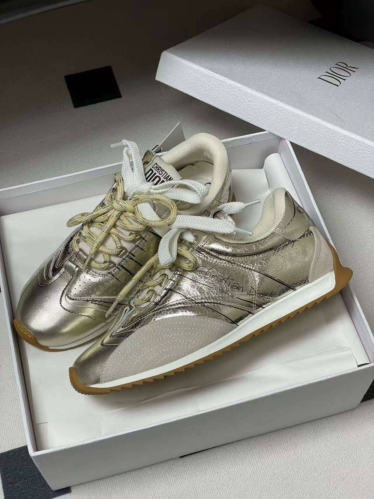 DI0Rの高品質カジュアルシューズ【50％割引+送料無料】