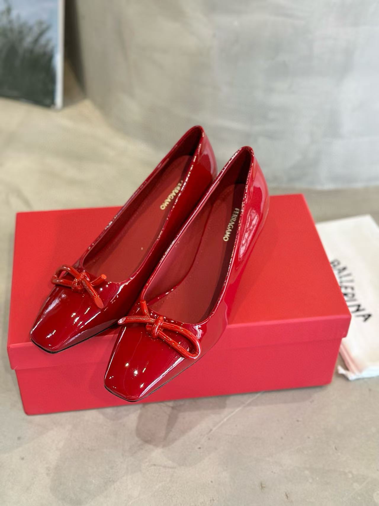 FERRACAM0 高品質の小さなスクエアヘッドハイヒール【50％割引+送料無料】