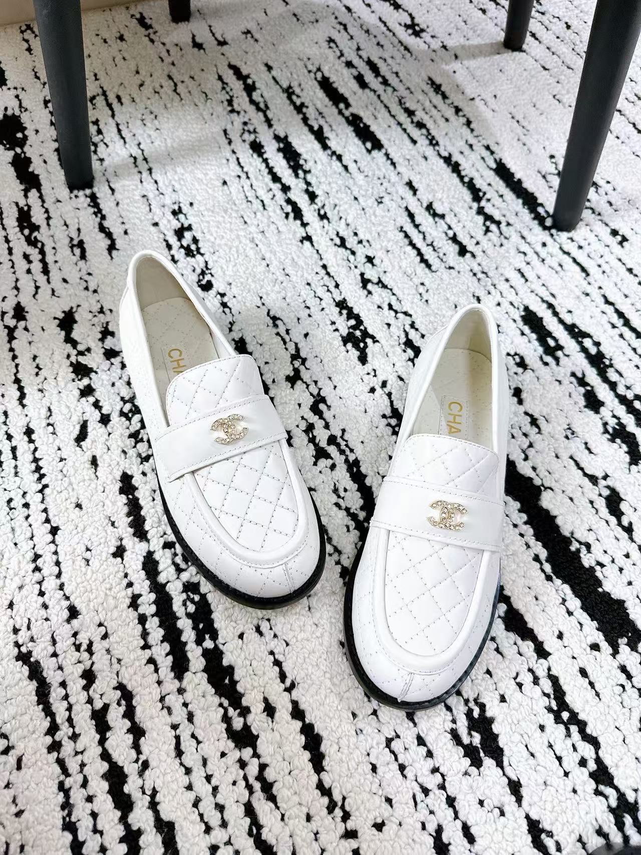 CHANE1 高品質ダブルCダイヤモンドバックルローファー【50％割引+送料無料】